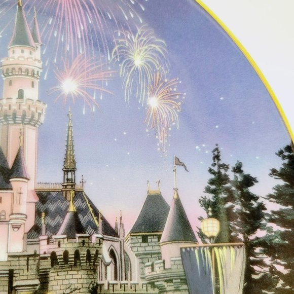 Disney's Sleeping Beauty Castle Anniversary Plate, Disneyland 1955-95 Tinkerbell - Picture 5 of 10